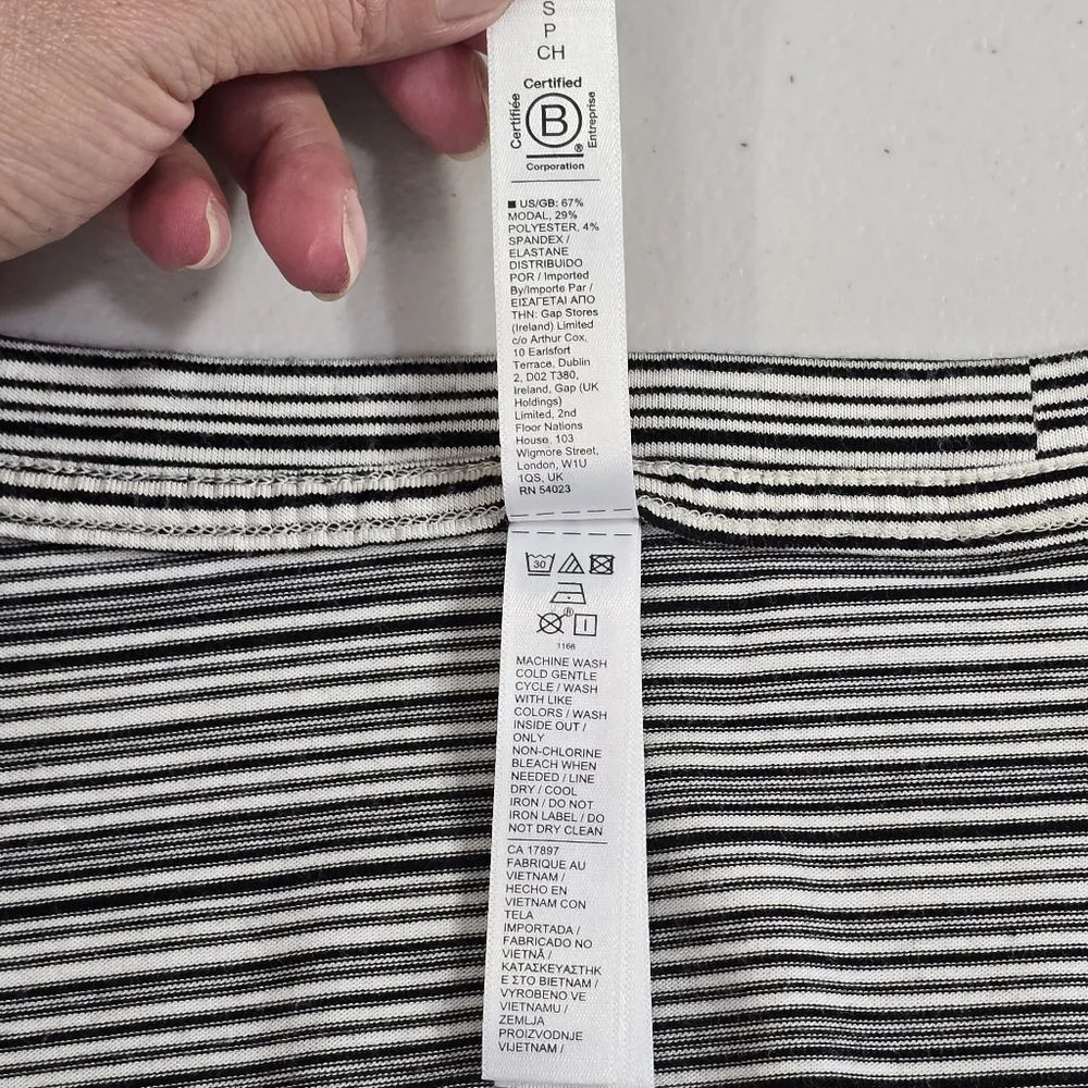 Athleta Womens Top Cloudlight Stratus Striped Black Beige Long Sleeve Size S